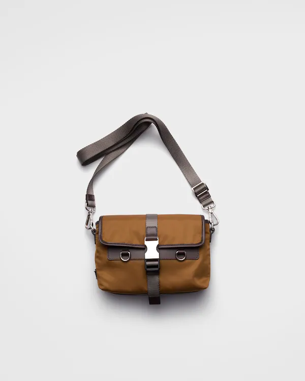 Capa para smartphone em Re-Nylon e couro
