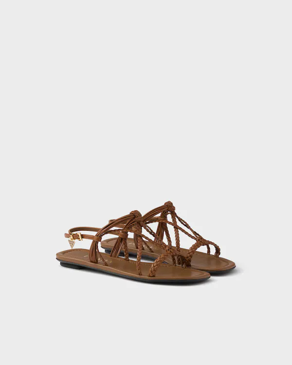 Sandalhas planas de couro