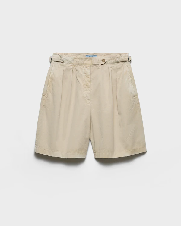 Calças de gabardine velha tingidas em peças
