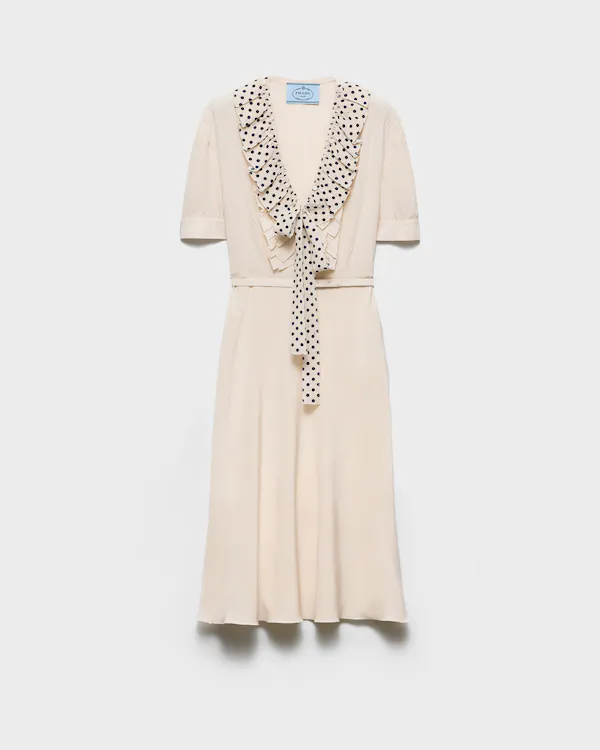 Vestido de marocain bordado