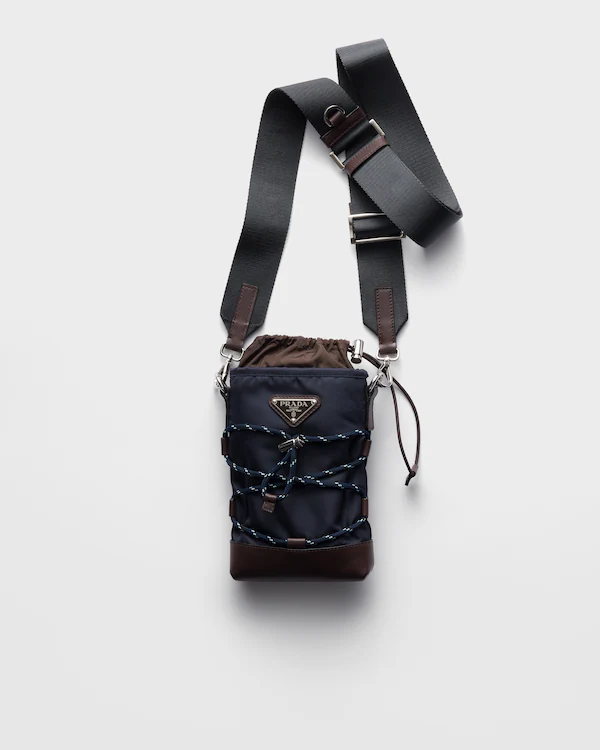 Capa para smartphone Prada Speedrock em Re-Nylon e couro