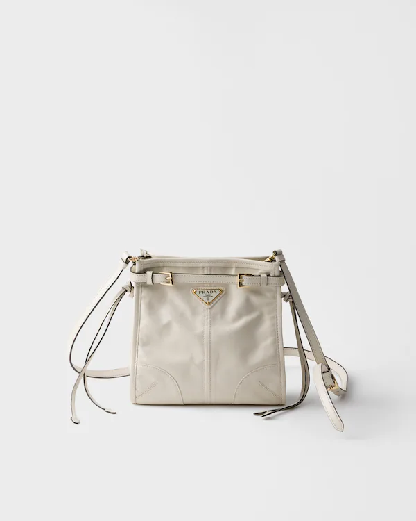 Bolsa de ombro mini em couro Prada Bonnie