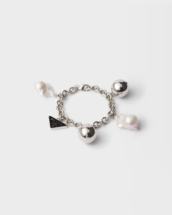 Pulseira de metal com pérolas
