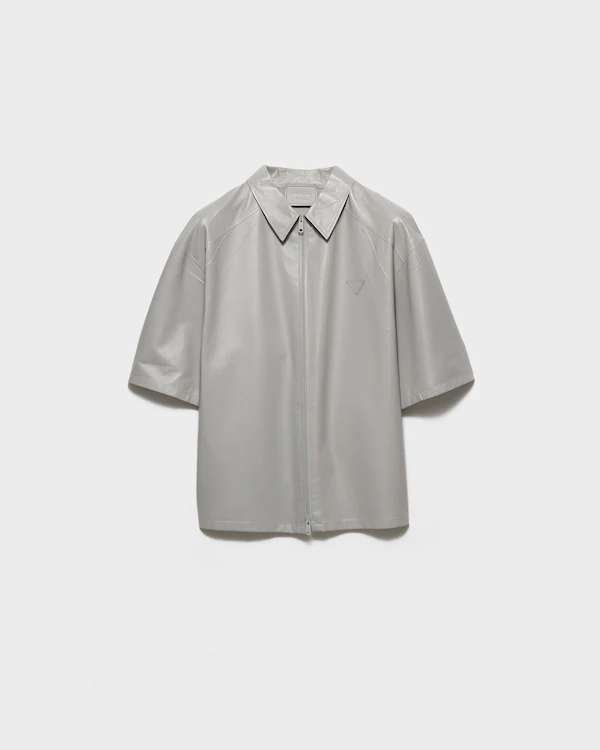 Camisa de couro napa com mangas curtas